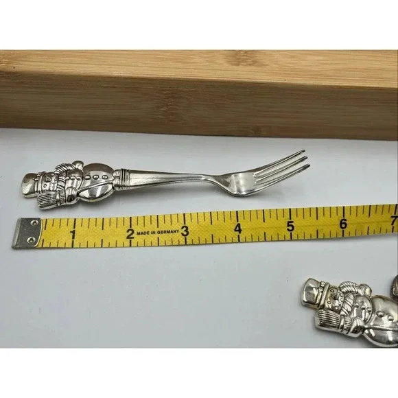 4 Snowman Silverplated hors d’oeuvre Forks By International Silver Co. 5 1/2” - Picture 7 of 9